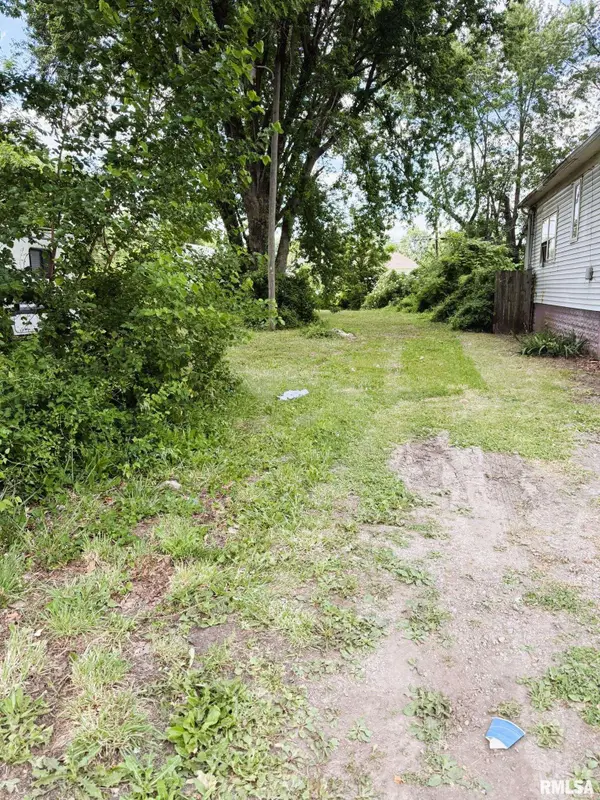 2054 E South Grand Avenue, Springfield, IL 62703