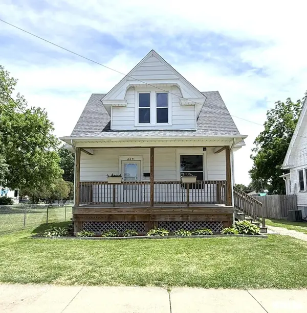 669 Maple Avenue, Galesburg, IL 61401