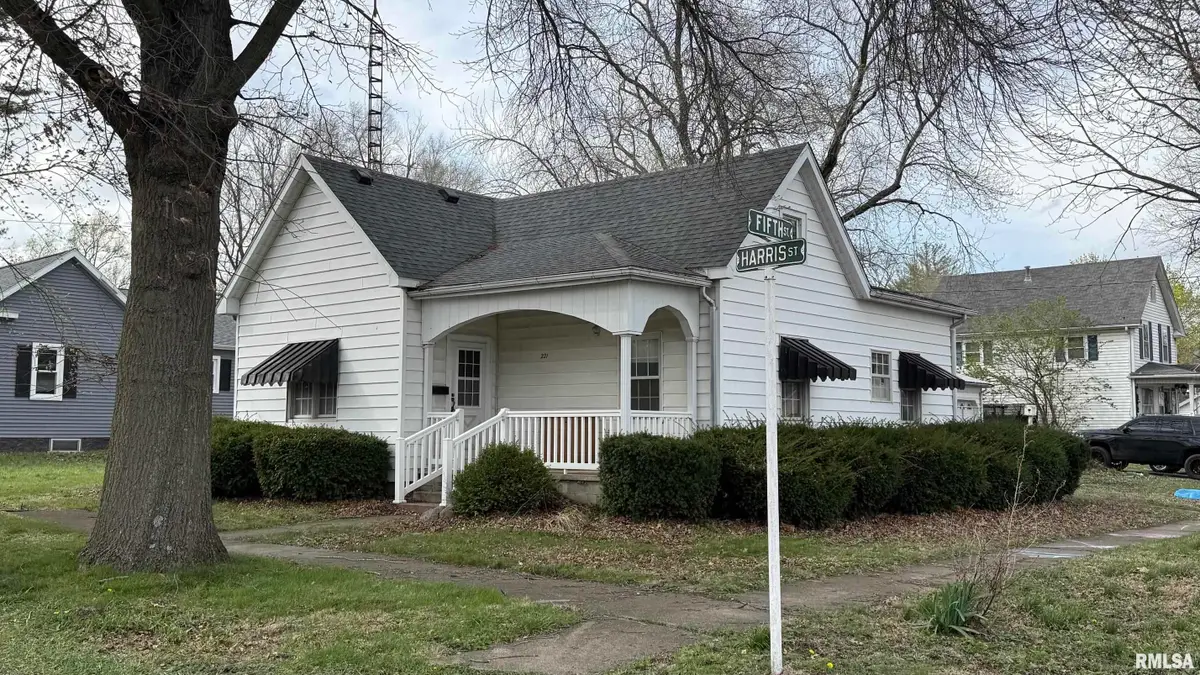 221 E Harris Street, Petersburg, IL 62675 - #1