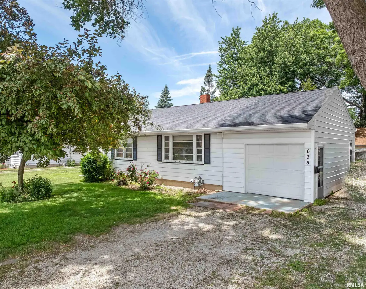635 W Fremont Street, Galesburg, IL 61401 - #1