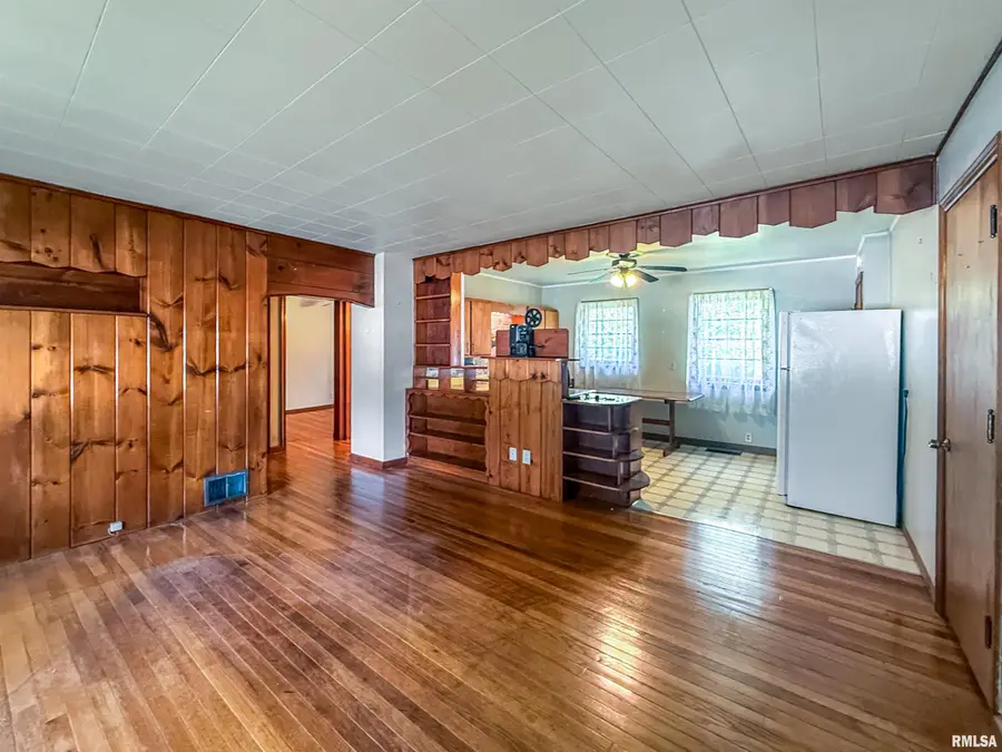 635 W Fremont Street, Galesburg, IL 61401 - #3