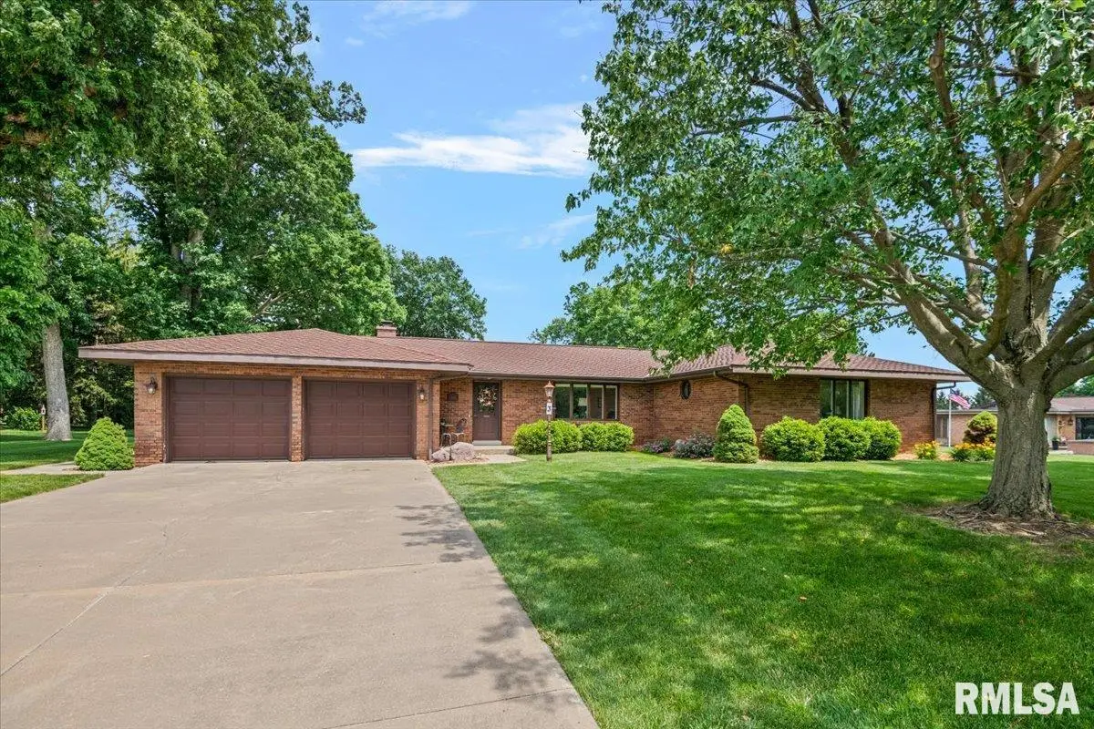 3 Forest Hill Drive, Jacksonville, IL 62650 - #1
