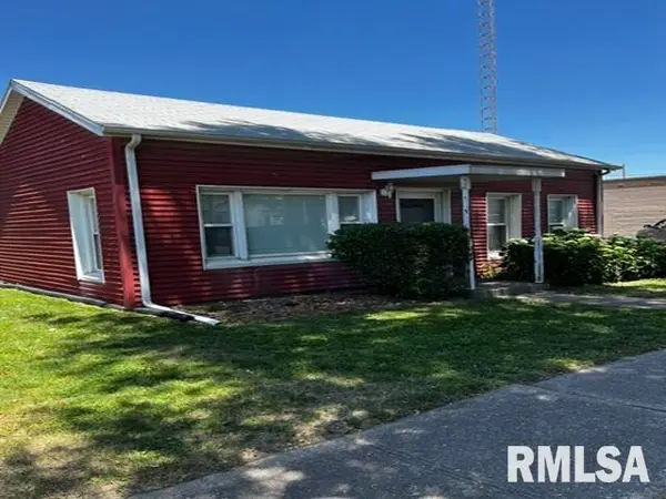 215 E Sangamon Street, Petersburg, IL 62675