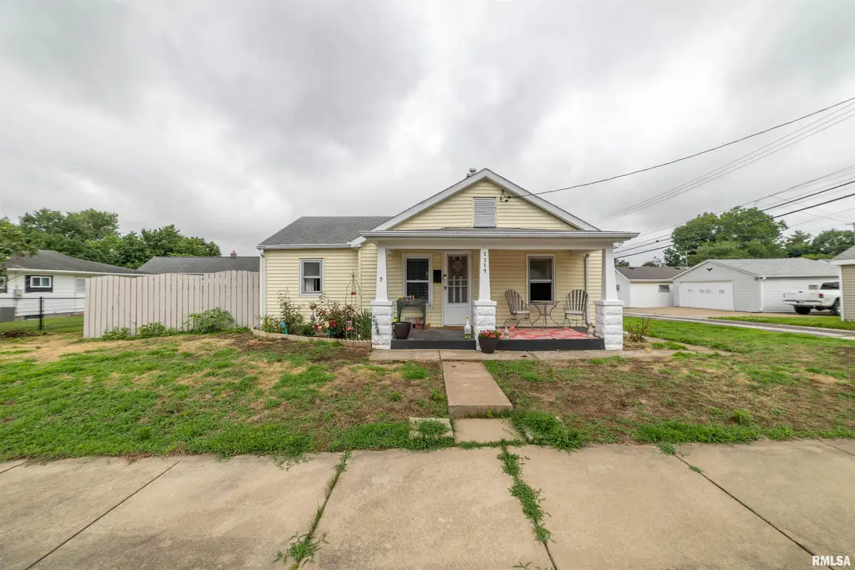 1519 N 15th Street, Quincy, IL 62301 - #1