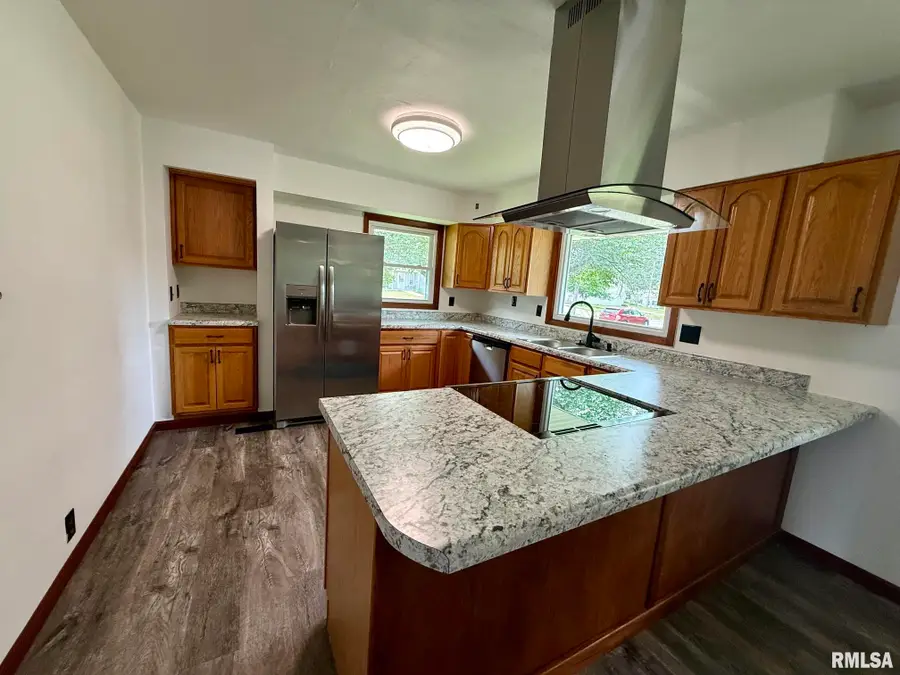 802 W Monroe Street, Petersburg, IL 62675 - #3