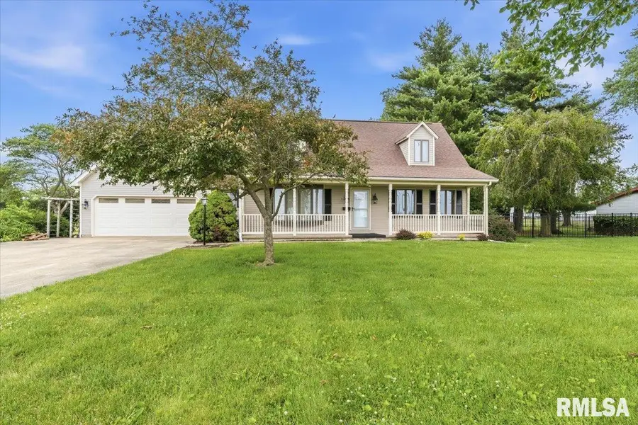 186 W Sherman Street, Palmyra, IL 62674 - #2