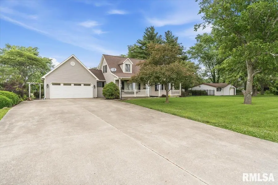 186 W Sherman Street, Palmyra, IL 62674 - #3