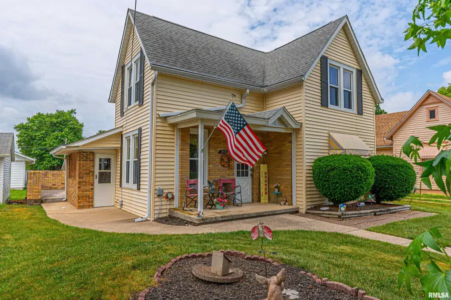 313 S Warren Street, Tremont, IL 61568 - #2