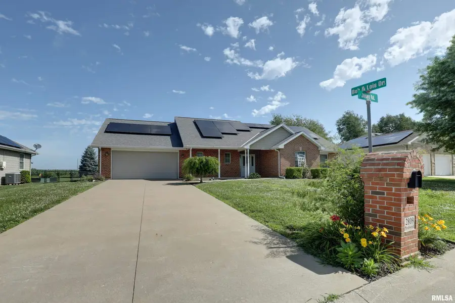 2809 Parkwood Drive, Quincy, IL 62305 - #2