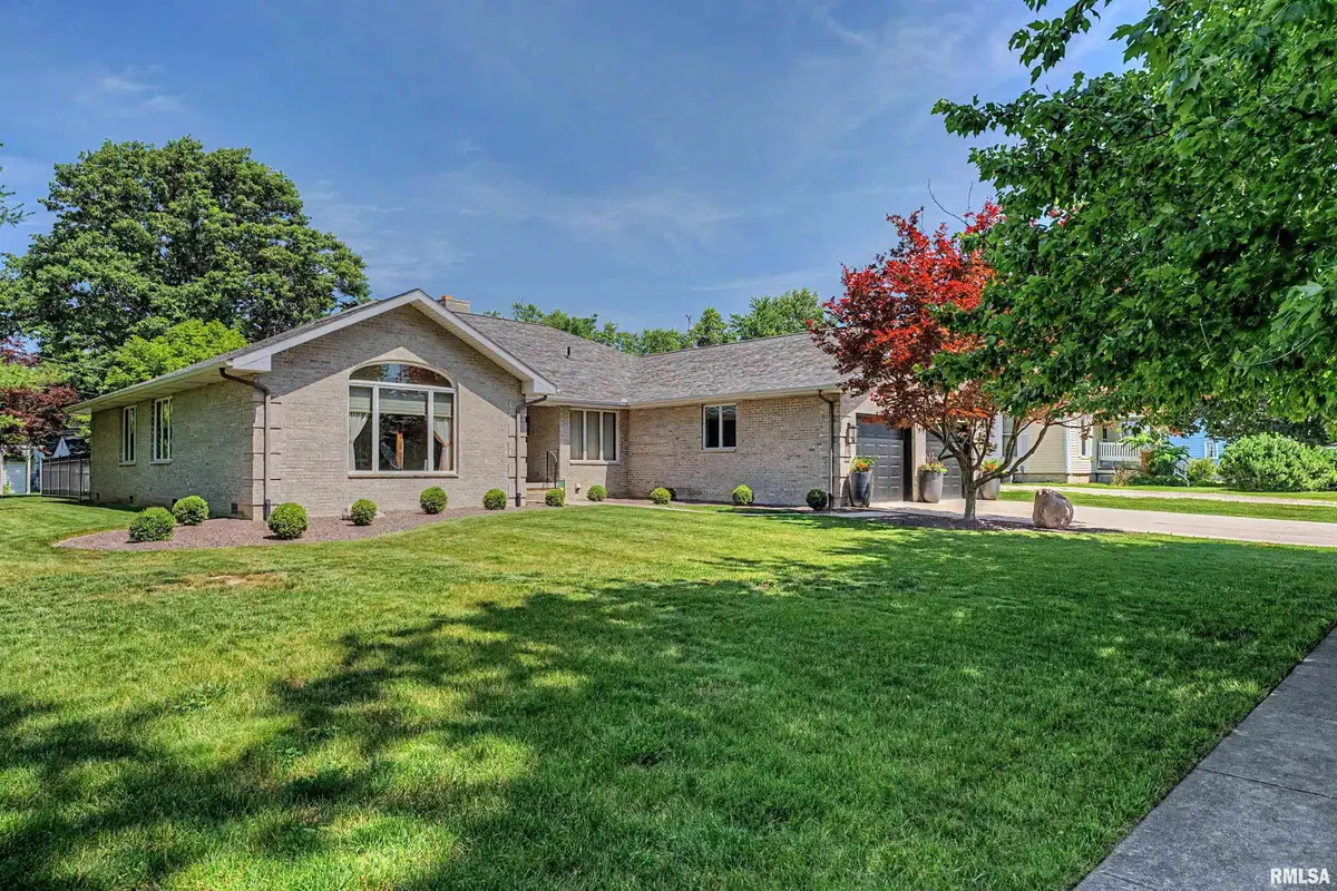 419 N Logan Street, Lincoln, IL 62656 - #1