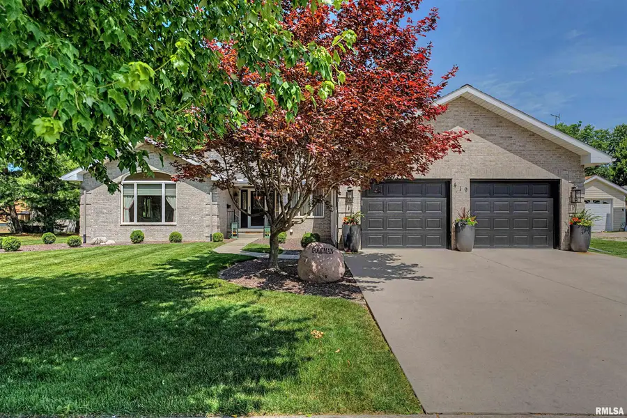 419 N Logan Street, Lincoln, IL 62656 - #2