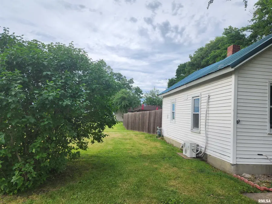 606 W Marcy Street, Atlanta, IL 61723 - #3