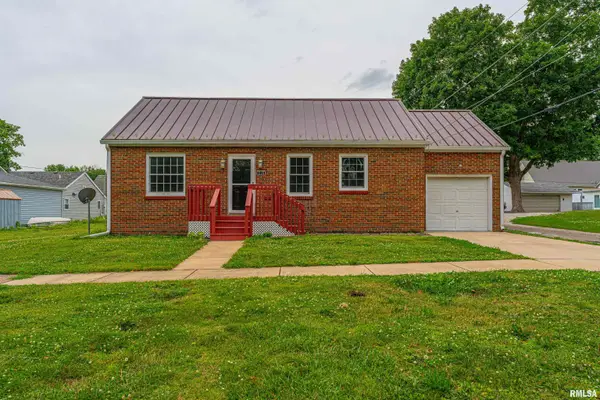 215 S College Street, Lincoln, IL 62656