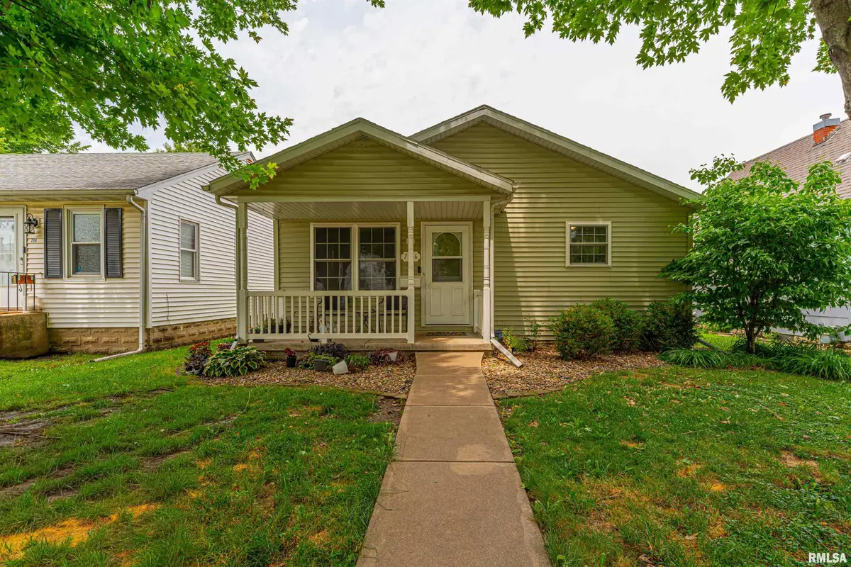 706 4th Street, Lincoln, IL 62656 - #1