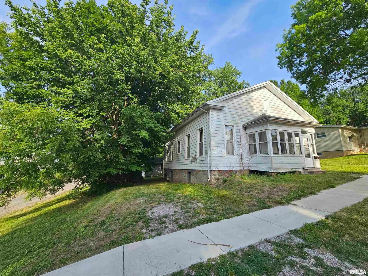 704 S 8th Street, Petersburg, IL 62675 - #1