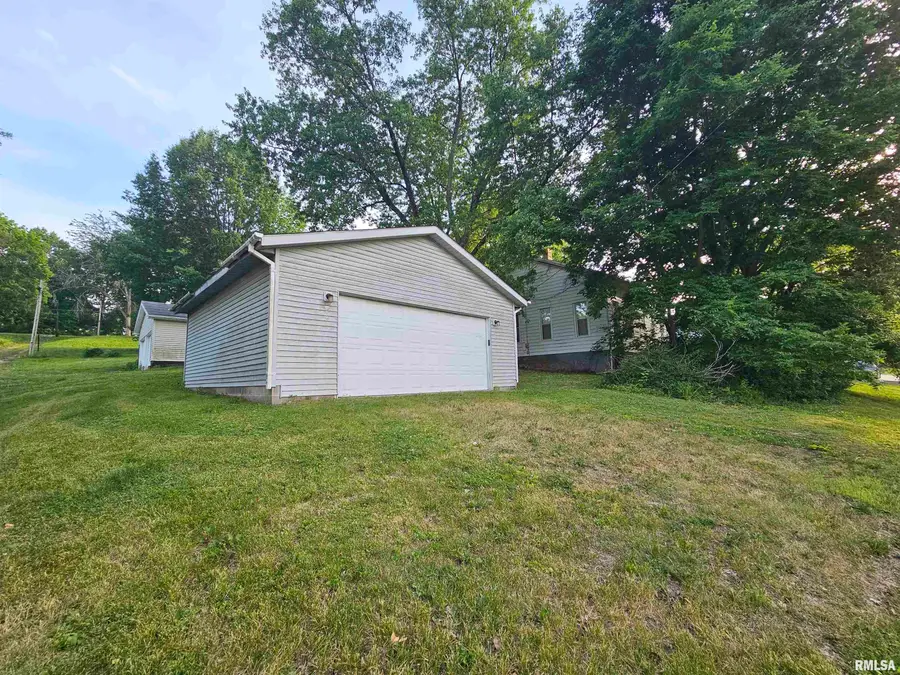 704 S 8th Street, Petersburg, IL 62675 - #2