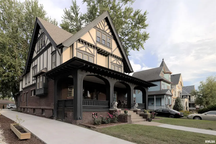 561 N Prairie Street, Galesburg, IL 61401 - #3