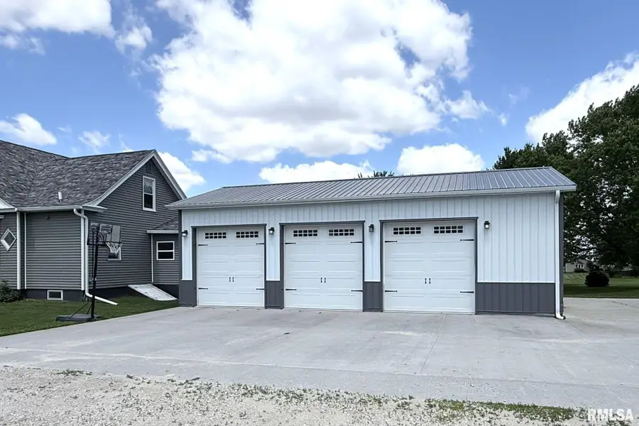109 E West Street, Oneida, IL 61467 - #3