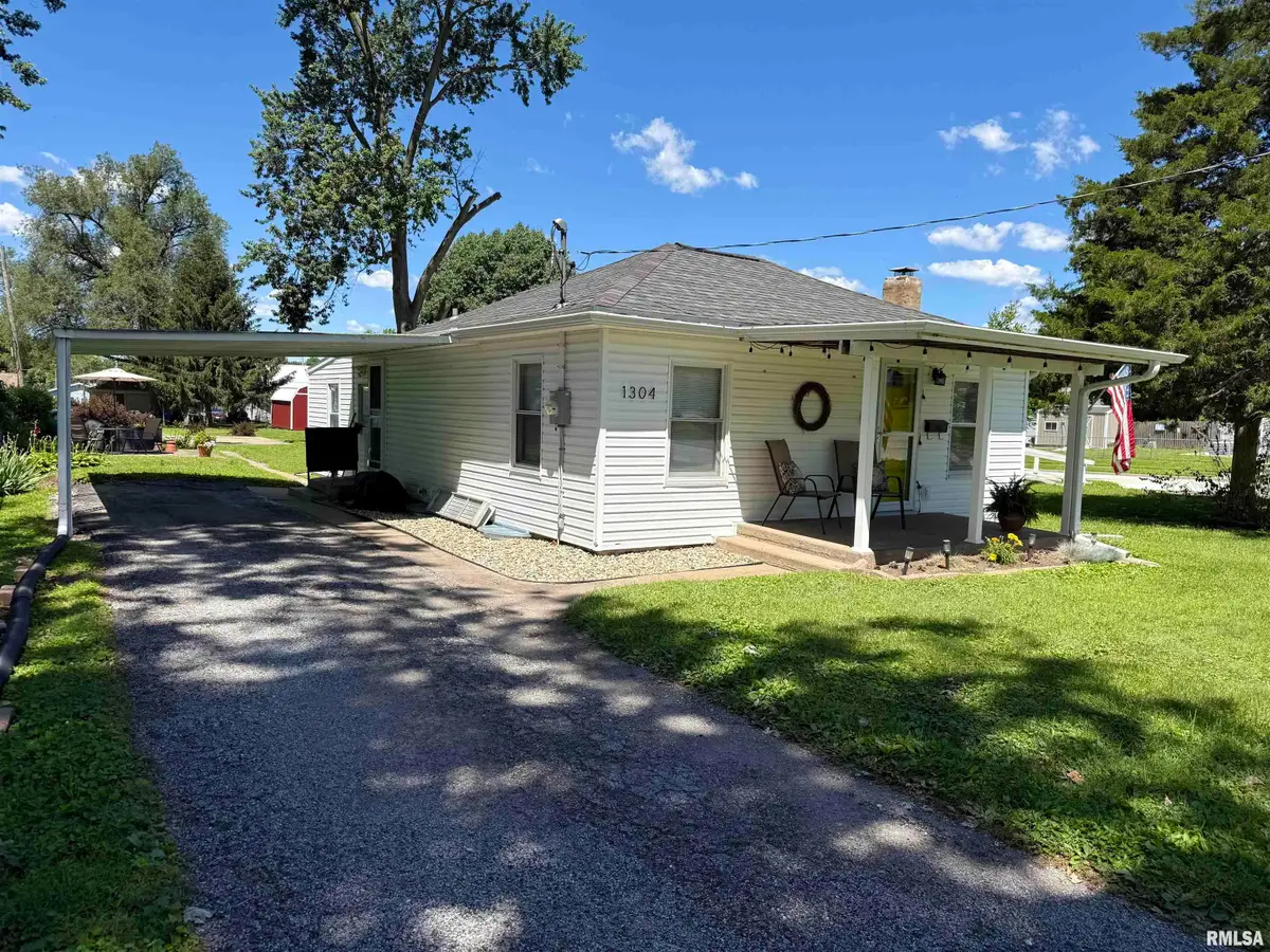 1304 S 20th Street, Quincy, IL 62301 - #1