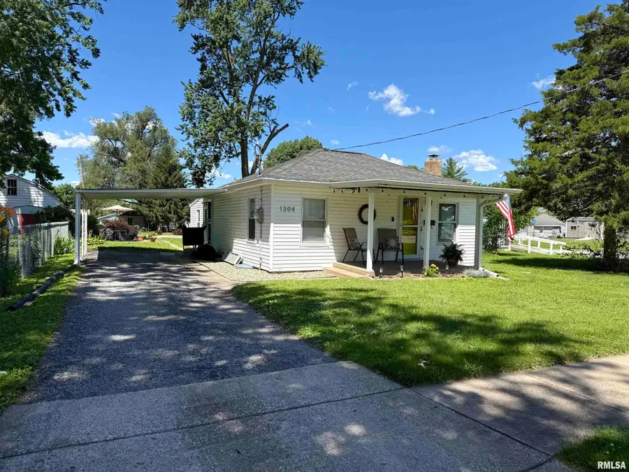 1304 S 20th Street, Quincy, IL 62301 - #2