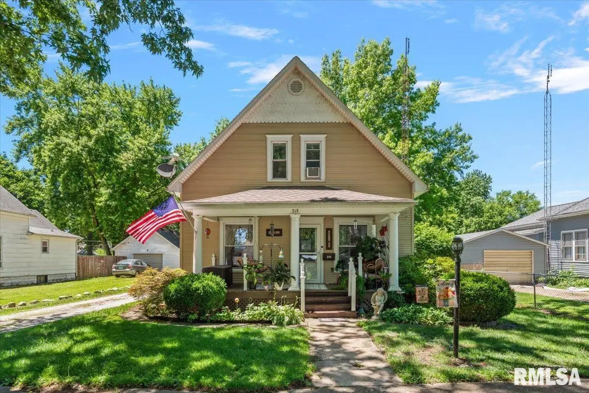 319 N Maple Street, Nokomis, IL 62075 - #1