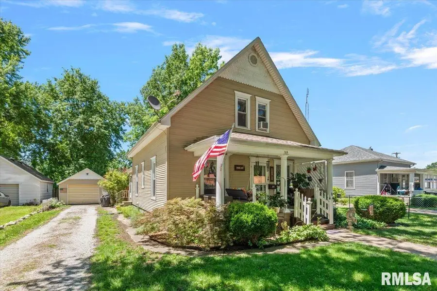 319 N Maple Street, Nokomis, IL 62075 - #3