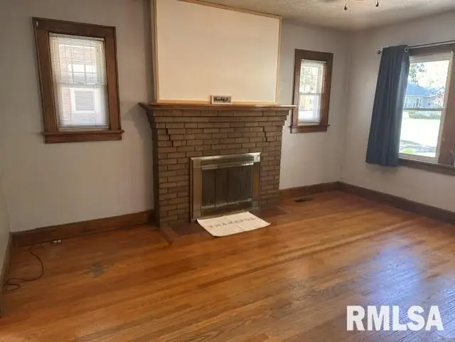 1132 S East Street, Jacksonville, IL 62650 - #2