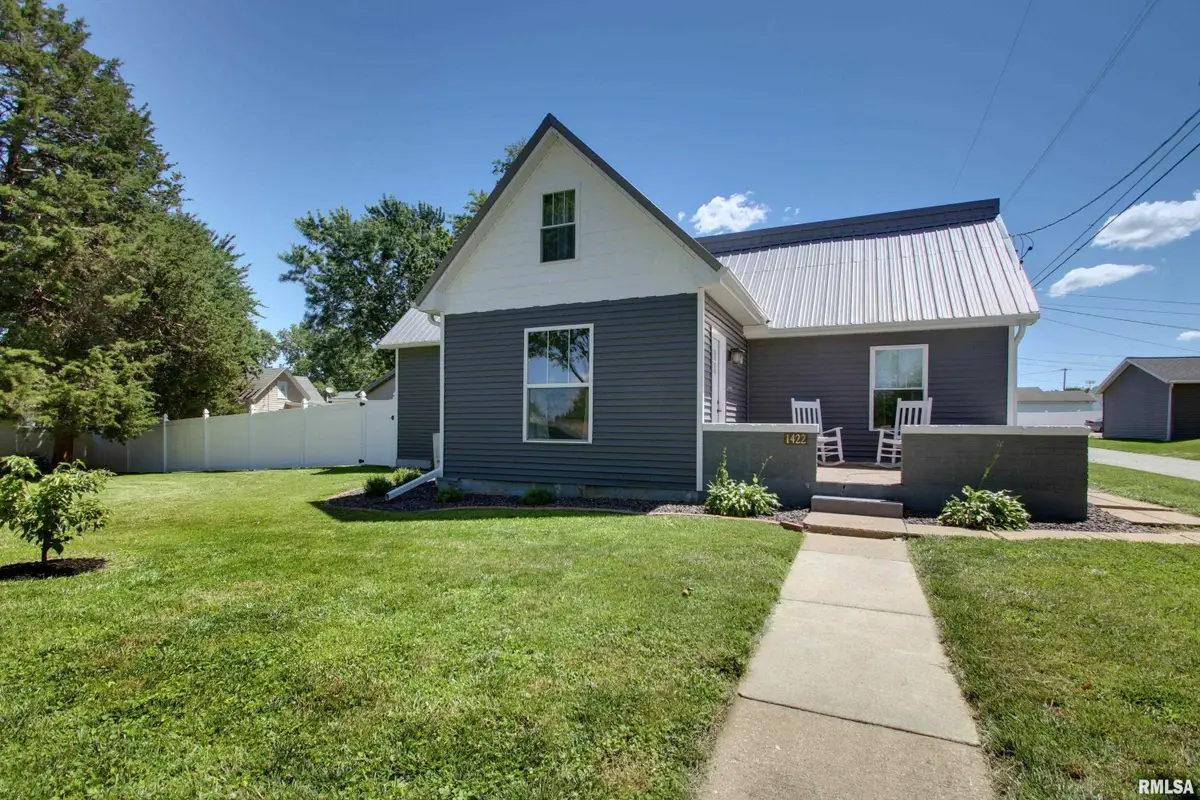 1422 N 17th Street, Quincy, IL 62301 - #1