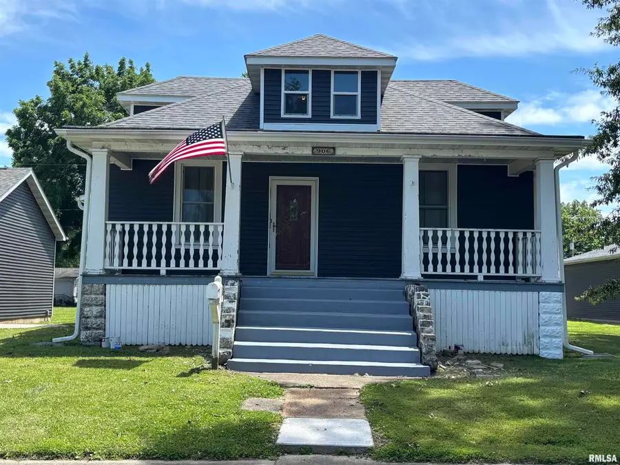 906 E Adams Street, Taylorville, IL 62568 - #2