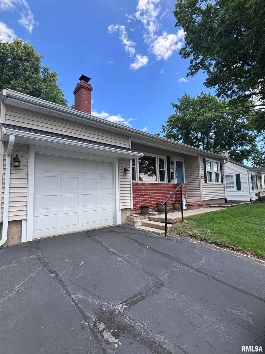 1204 Edgehill Road, Jacksonville, IL 62650 - #3