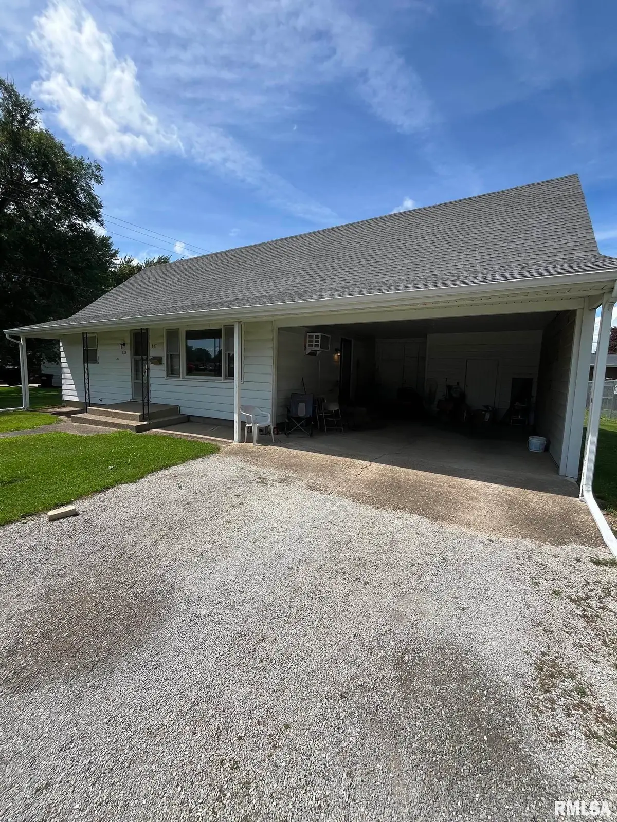 807 E Elm Street, Taylorville, IL 62568 - #1
