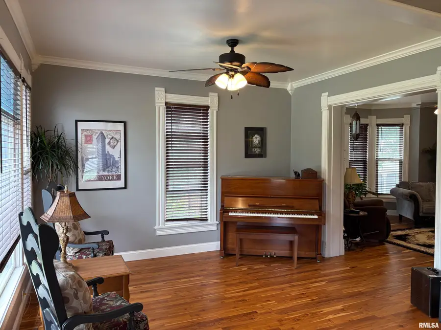 816 E Knox Street, Galesburg, IL 61401 - #3