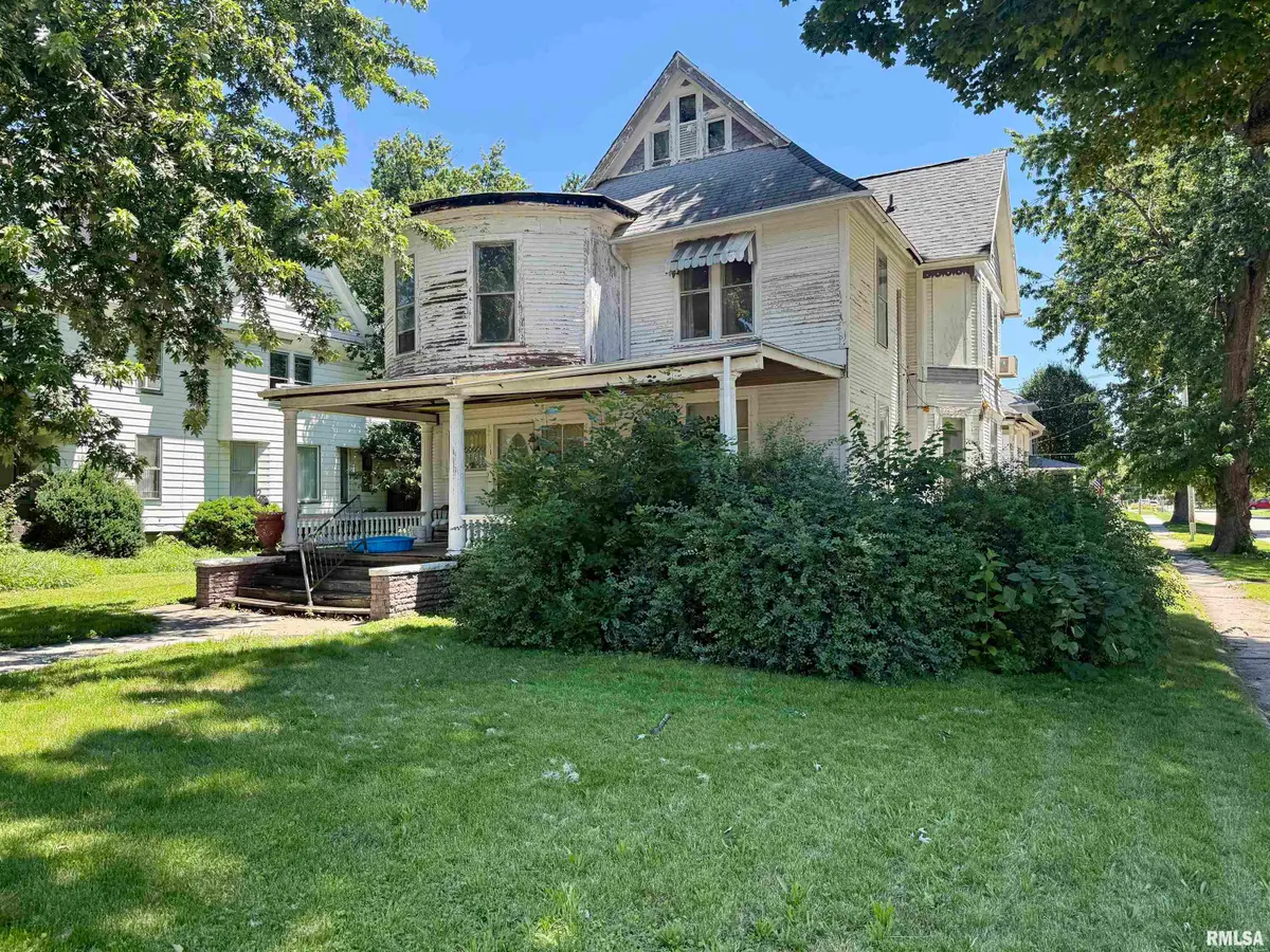 915 N Broad Street, Galesburg, IL 61401 - #1