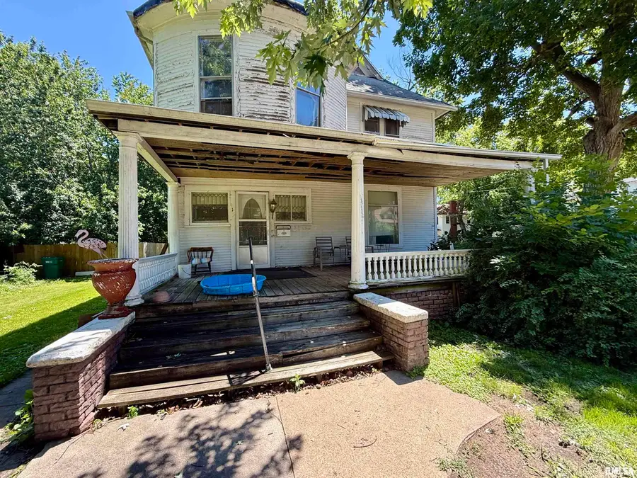 915 N Broad Street, Galesburg, IL 61401 - #2