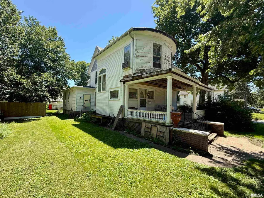 915 N Broad Street, Galesburg, IL 61401 - #3