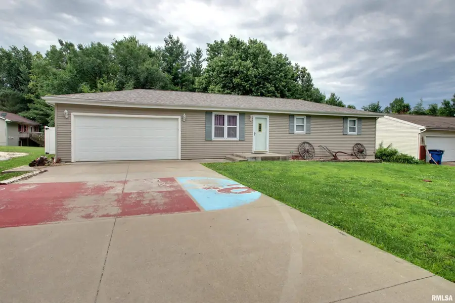 514 W Washington Street, Mendon, IL 62351 - #2