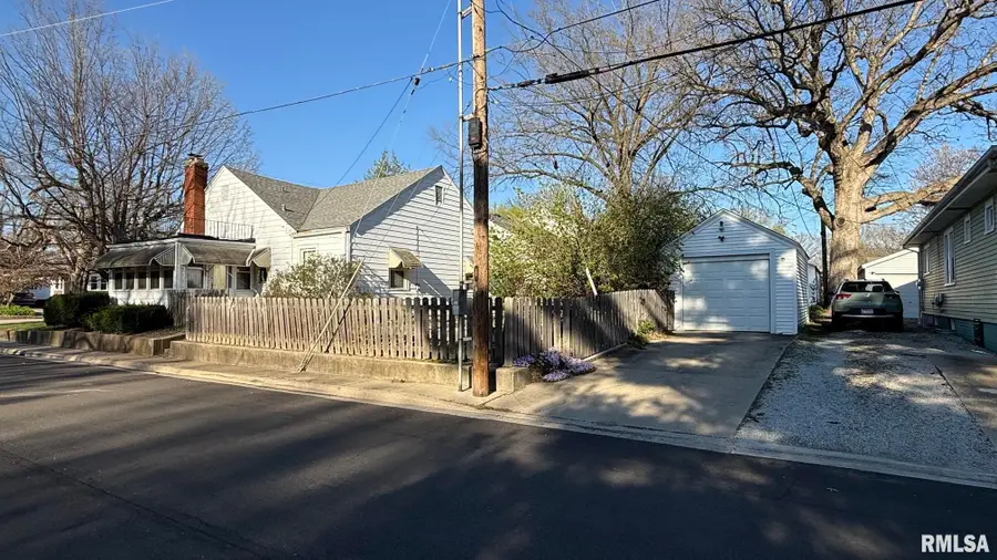 1528 W Lawrence Avenue, Springfield, IL 62704 - #3