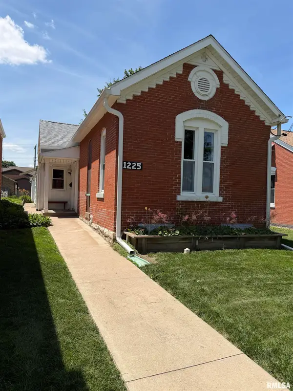 1225 N 11th Street, Quincy, IL 62301