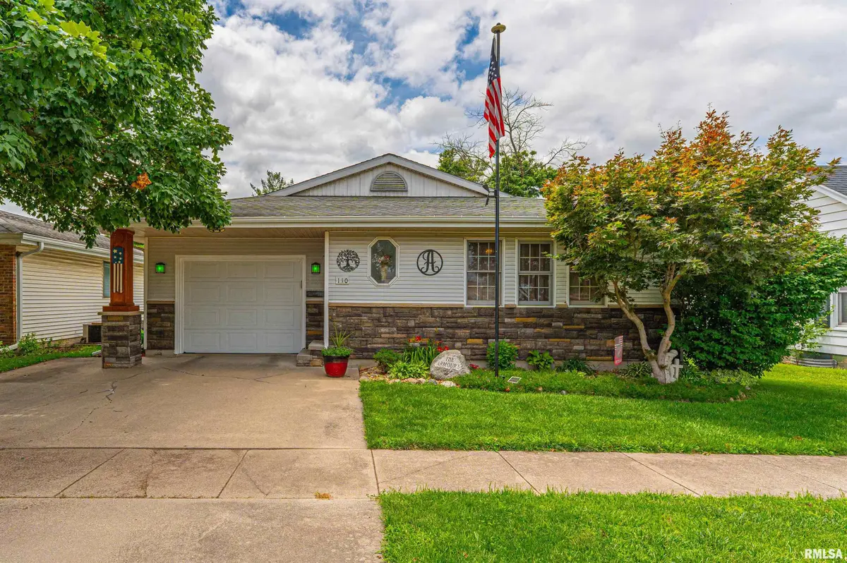 110 S Logan Street, Mason City, IL 62664 - #1