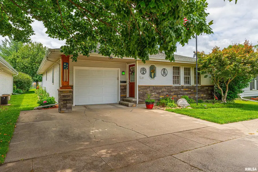 110 S Logan Street, Mason City, IL 62664 - #2