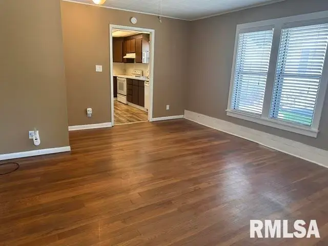 319 E Chambers Street, Jacksonville, IL 62650 - #2