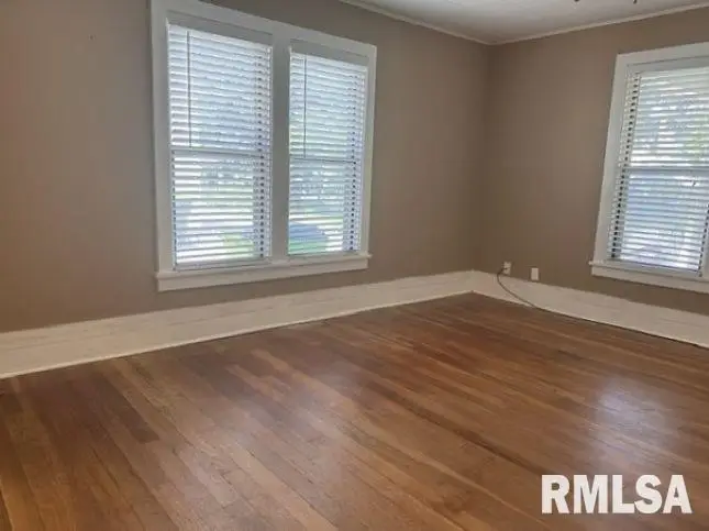 319 E Chambers Street, Jacksonville, IL 62650 - #3