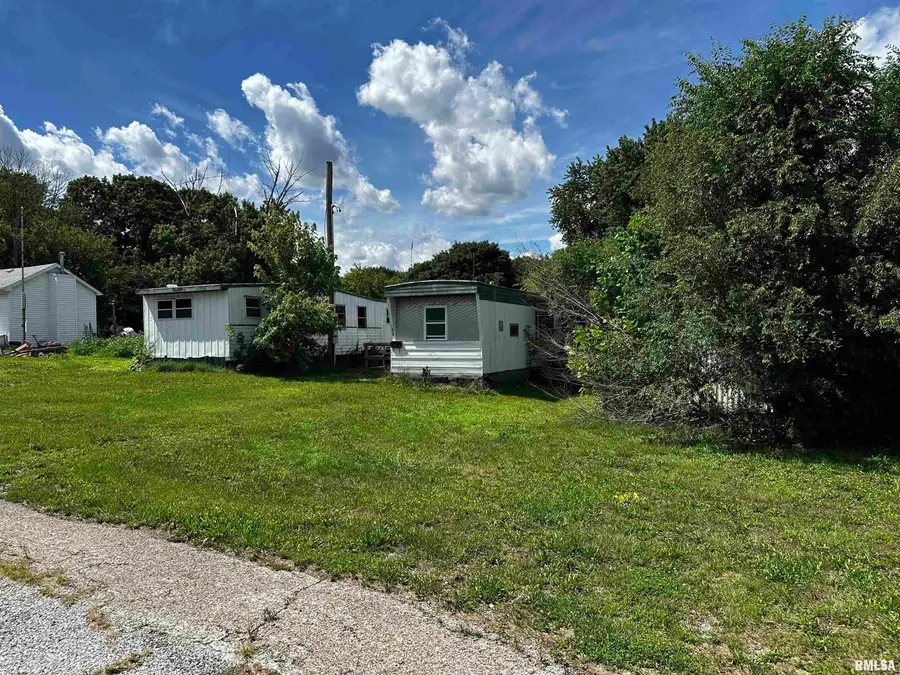 311-315 E Harris Street, Petersburg, IL 62675 - #2