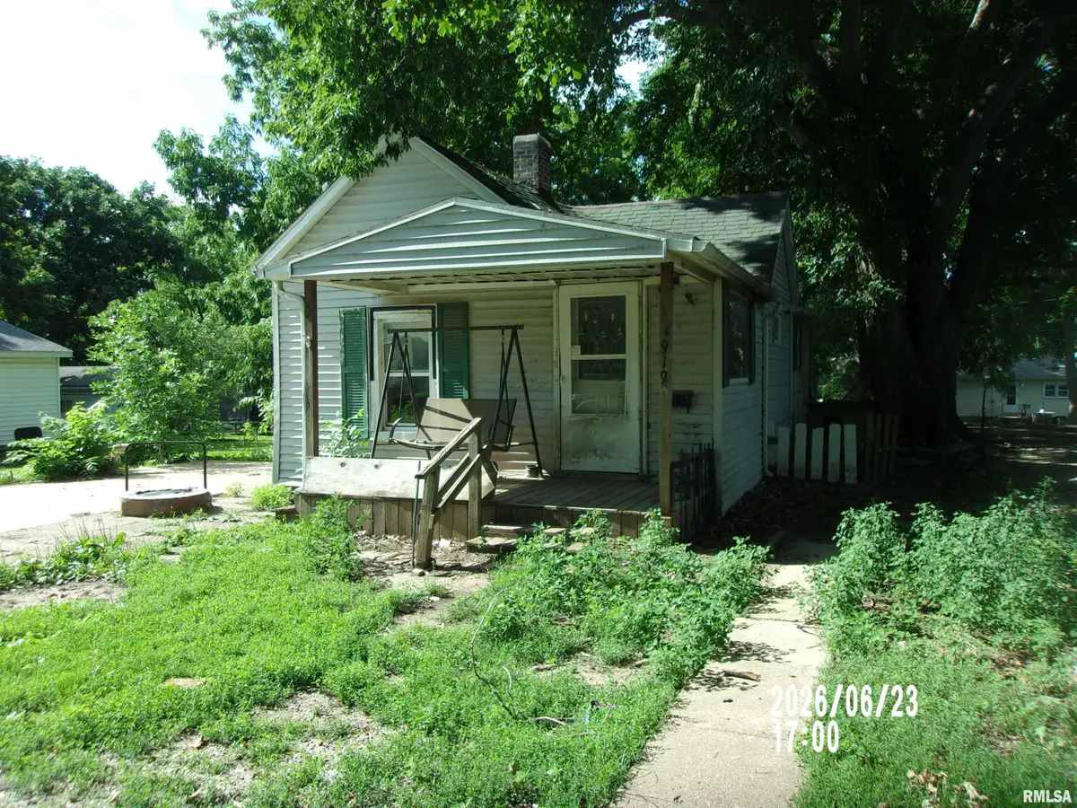 919 W North Street, Clinton, IL 61727-6 - #1