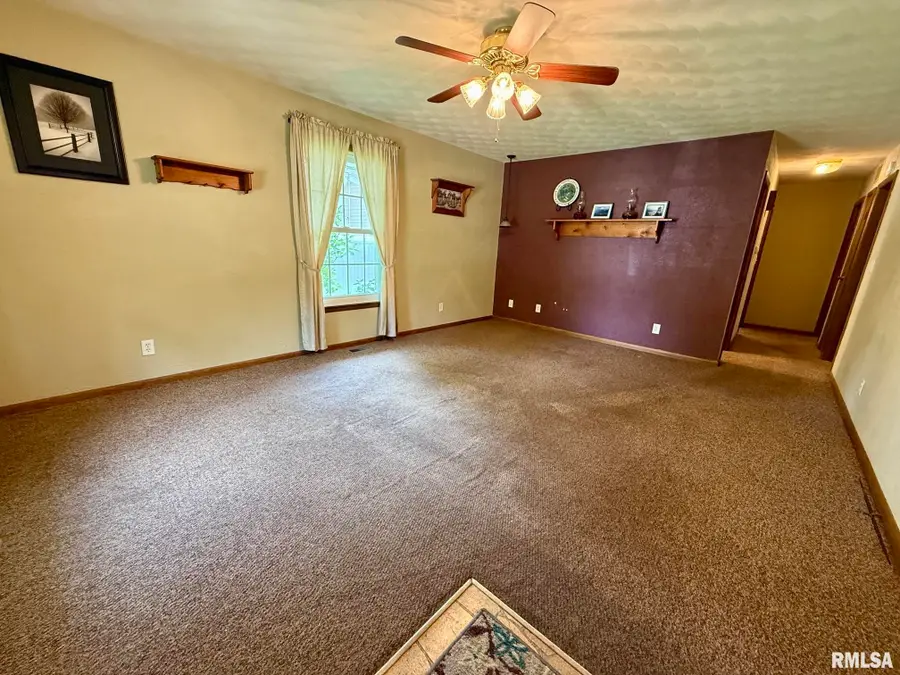 515 N 7th Street, Petersburg, IL 62675 - #2