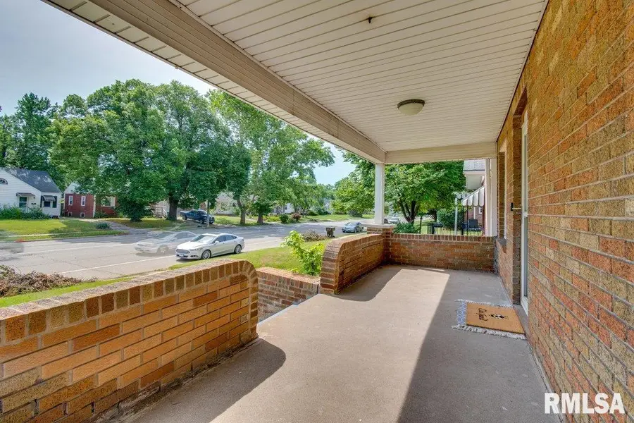 2417 S 6th Street, Springfield, IL 62703 - #2