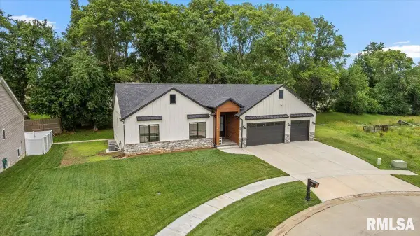 55 Firefly Court, Chatham, IL 62629