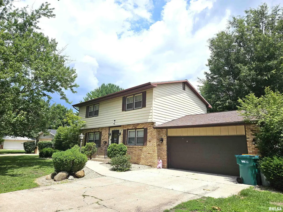 1047 Woodbine Circle East, Galesburg, IL 61401 - #1