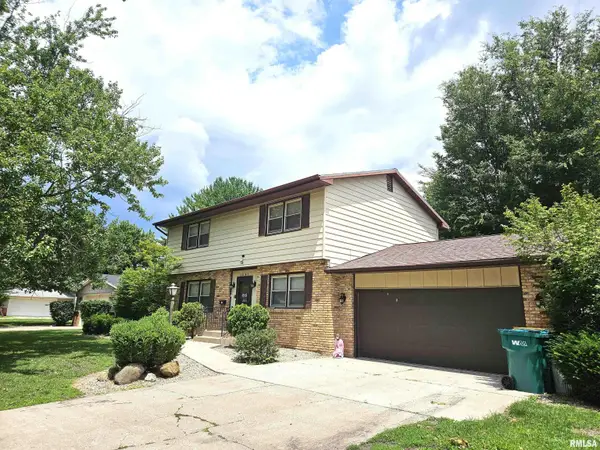 1047 Woodbine Circle East, Galesburg, IL 61401
