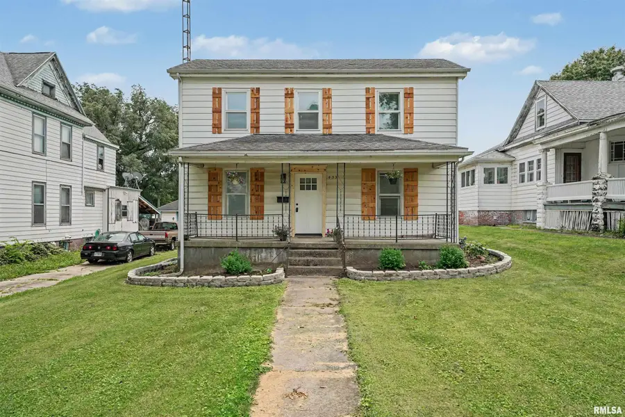 433 8th Street, Lincoln, IL 62656 - #2